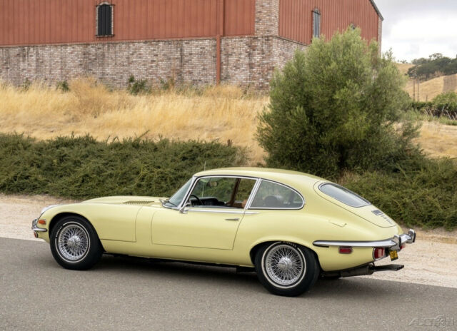 Jaguar E-Type 1971 image number 2