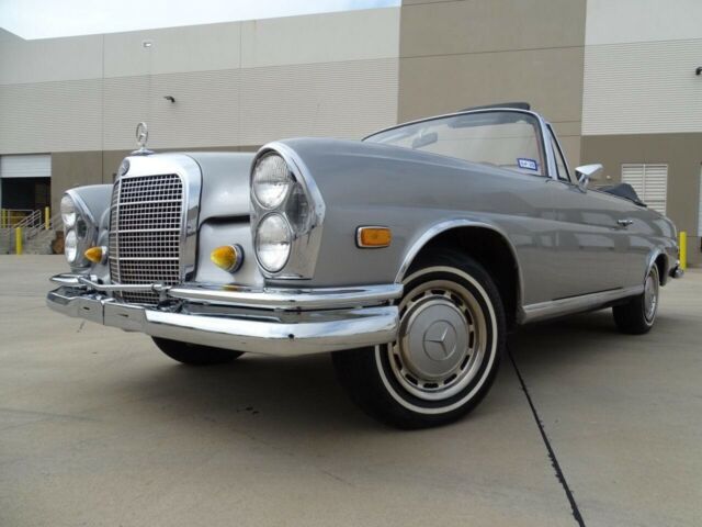 Mercedes-Benz 200-Series 1969 image number 22