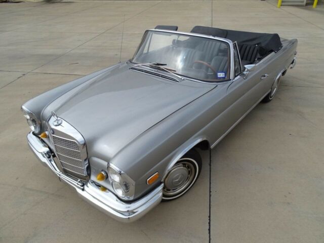 Mercedes-Benz 200-Series 1969 image number 45