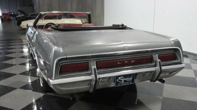 Ford LTD 1971 image number 10