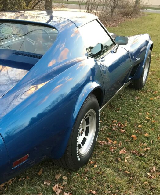 Chevrolet Corvette 1975 image number 28