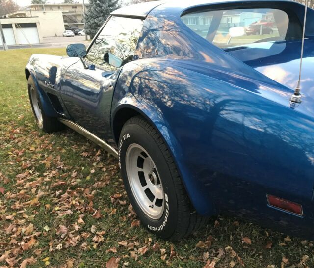 Chevrolet Corvette 1975 image number 29