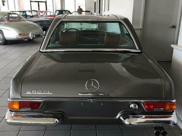 Mercedes-Benz SL-Class 1971 image number 31