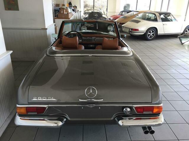 Mercedes-Benz SL-Class 1971 image number 6