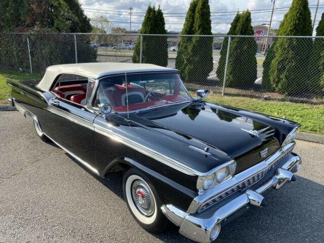 Ford Fairlane 1959 image number 2