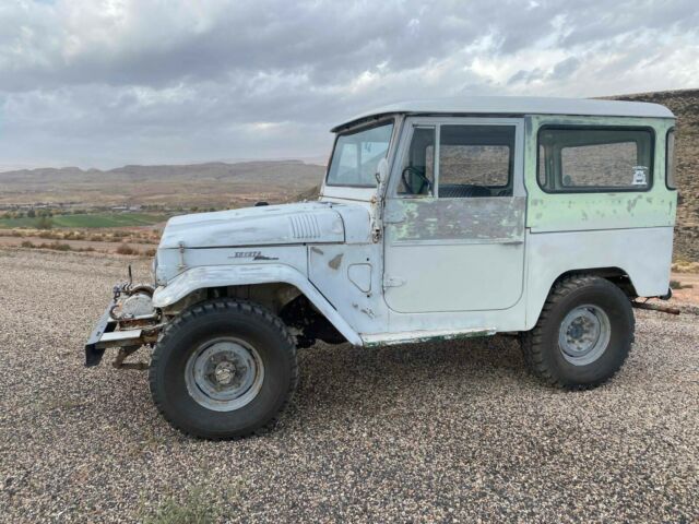 Toyota Land Cruiser 1967 image number 1