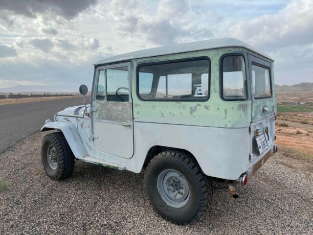 Toyota Land Cruiser 1967 image number 2