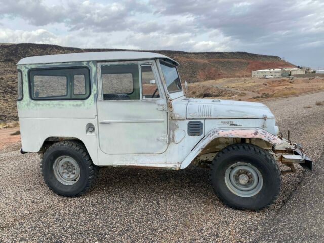 Toyota Land Cruiser 1967 image number 30