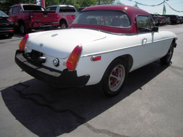 MG MGB 1975 image number 25