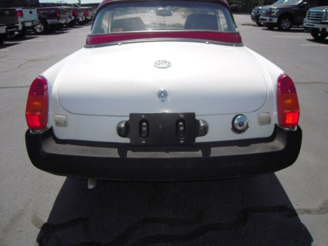 MG MGB 1975 image number 26