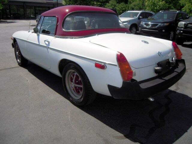 MG MGB 1975 image number 27