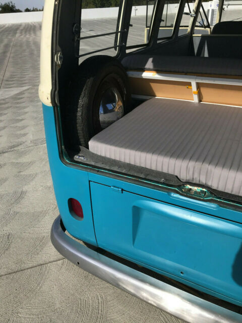 Volkswagen Bus/Vanagon 1965 image number 17