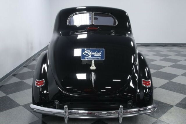 Ford Deluxe 1940 image number 11