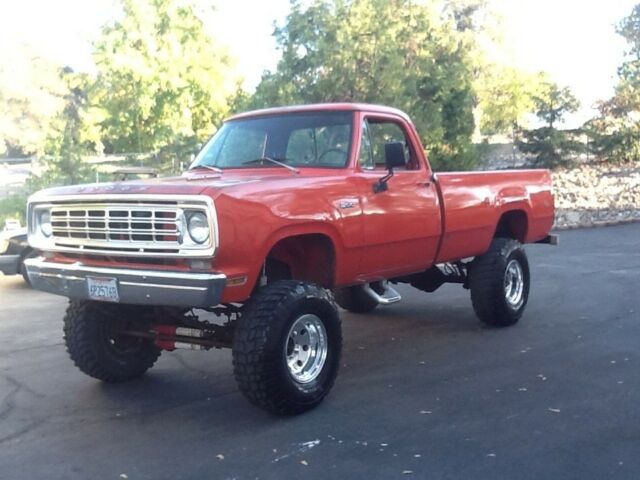 Dodge Power Wagon 1976 image number 0