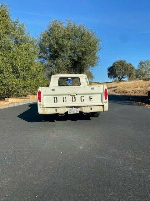 Dodge D100 Pickup 1967 image number 2