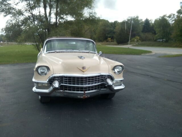 Cadillac DeVille 1955 image number 10