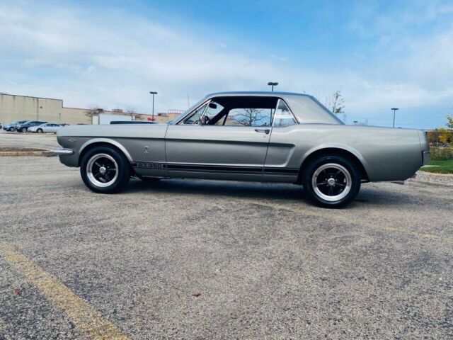 Ford Mustang 1966 image number 30