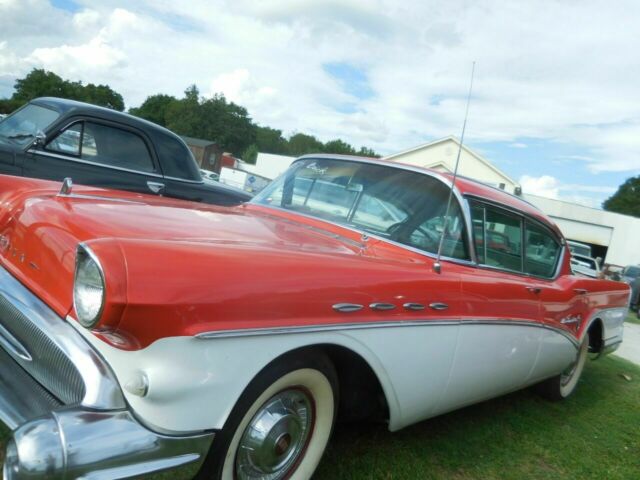 Buick Roadmaster 1957 image number 2