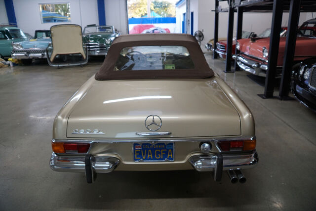 Mercedes-Benz 280SL Roadster 1971 image number 11