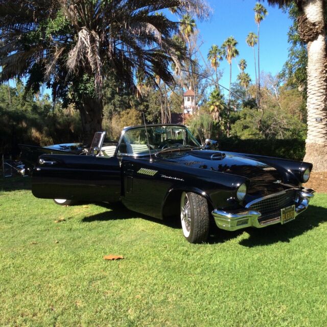 Ford Thunderbird 1957 image number 0