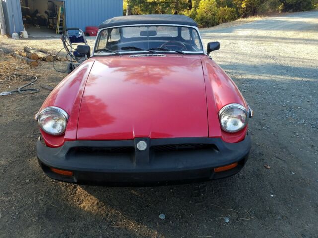 MG MGB 1975 image number 0