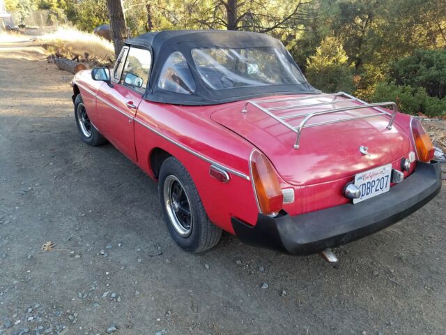 MG MGB 1975 image number 1