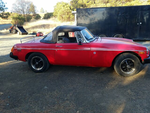 MG MGB 1975 image number 15