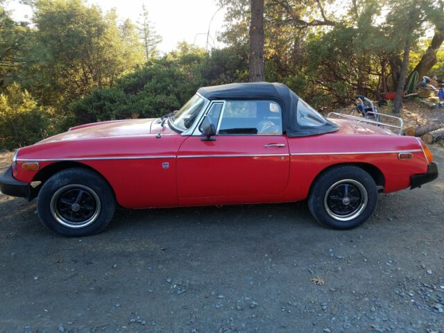 MG MGB 1975 image number 16