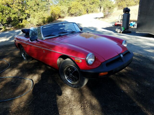 MG MGB 1975 image number 4