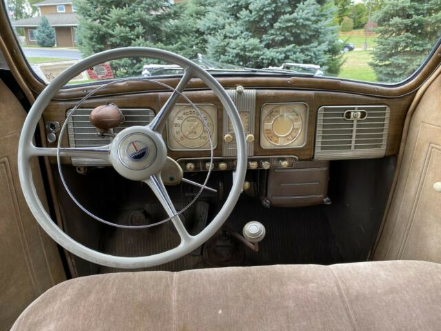 Chrysler Imperial 1938 image number 9