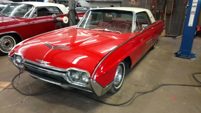 Ford Thunderbird 1963 image number 0