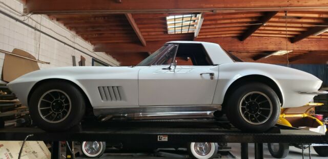 Chevrolet Corvette 1963 image number 10