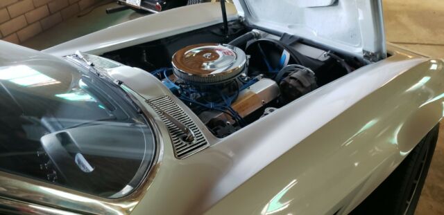 Chevrolet Corvette 1963 image number 29