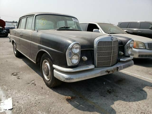 Mercedes-Benz 230 S 1967 image number 0