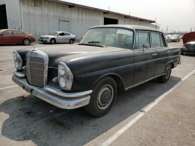 Mercedes-Benz 230 S 1967 image number 1