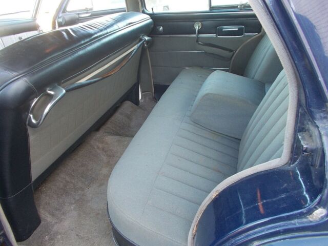 Chrysler Imperial 1952 image number 28