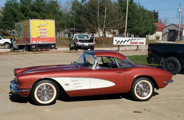 Chevrolet Corvette 1961 image number 0