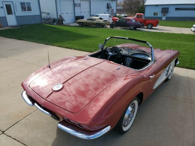 Chevrolet Corvette 1961 image number 14