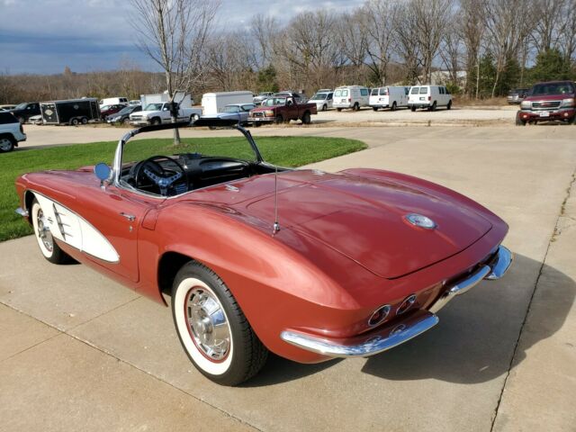 Chevrolet Corvette 1961 image number 16