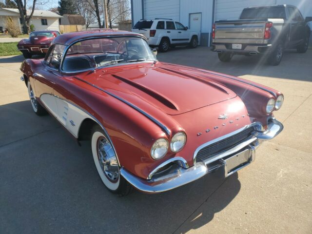 Chevrolet Corvette 1961 image number 2