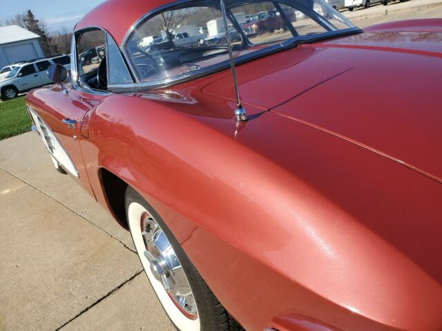 Chevrolet Corvette 1961 image number 32