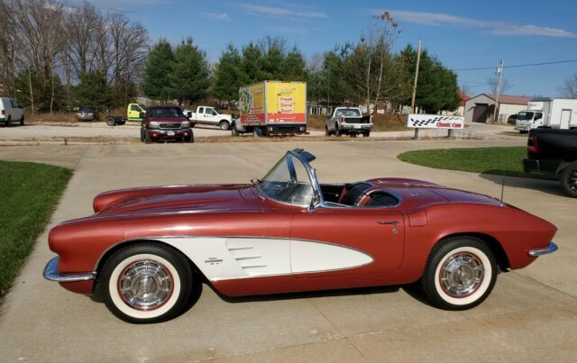 Chevrolet Corvette 1961 image number 33