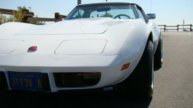 Chevrolet Corvette 1976 image number 0