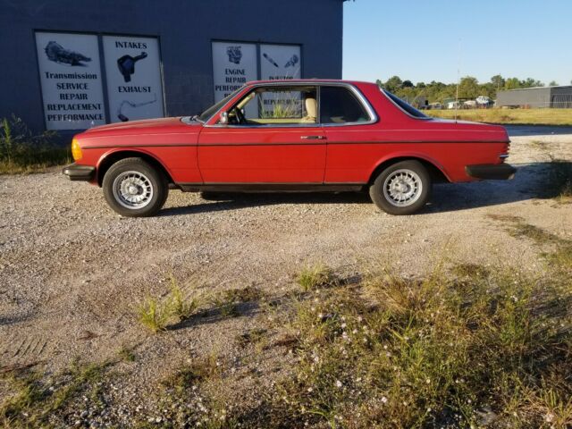 Mercedes-Benz 300-Series 1978 image number 0