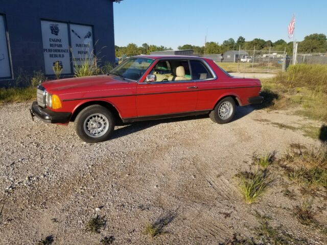 Mercedes-Benz 300-Series 1978 image number 1