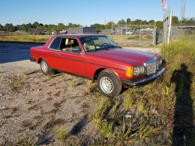 Mercedes-Benz 300-Series 1978 image number 27