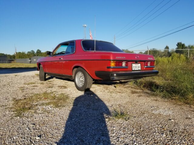 Mercedes-Benz 300-Series 1978 image number 32