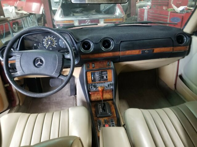 Mercedes-Benz 300-Series 1978 image number 36