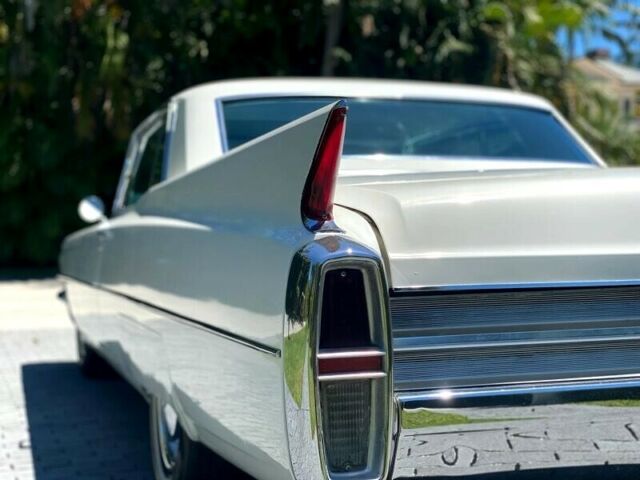 Cadillac DeVille 1963 image number 32