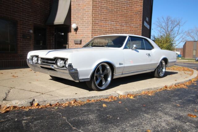 Oldsmobile Cutlass 1967 image number 0